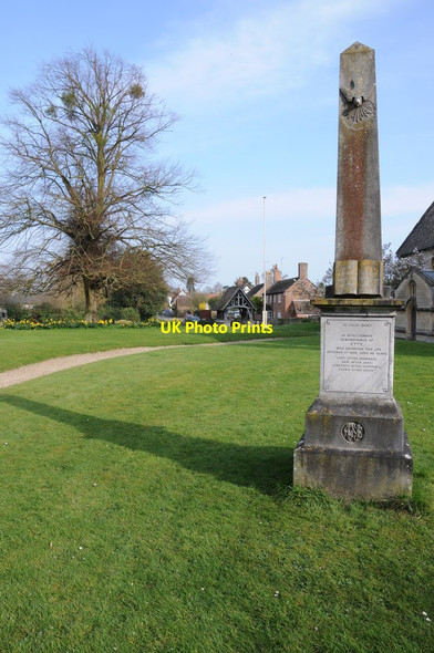 Photo 6"x4" Memorial in Bredon churchyard Bredon c2014