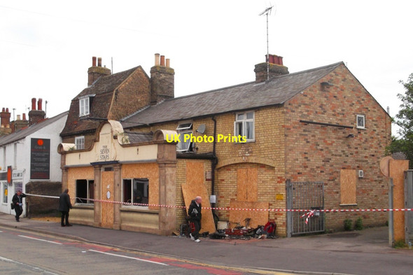 Photo 6"x4" The Seven Stars burnt out and boarded up Cambridge\/TL4658 c2014