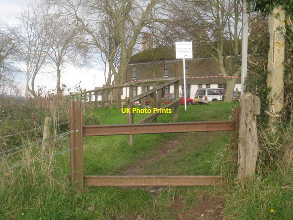 Photo 6"x4" A  good use of old rails Newtown\/SO6701 c2013