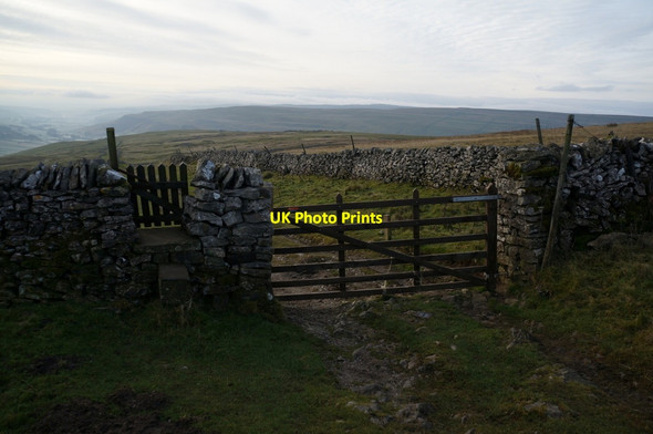Photo 6"x4" Top Mere Road to Cam Head Kettlewell c2013 P3