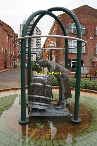 Photo 6"x4" The Cooper statue on Silvester Street, Hull Kingston upon Hull c2013 P1