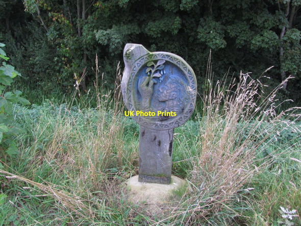 Photo 6"x4" Wooden sculpture on path beside Bottom Barff near Potterhanworth Wasps Nest c2013