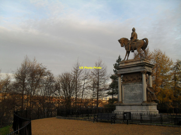 Photo 6"x4" Statue in Kelvingrove Park Glasgow c2013