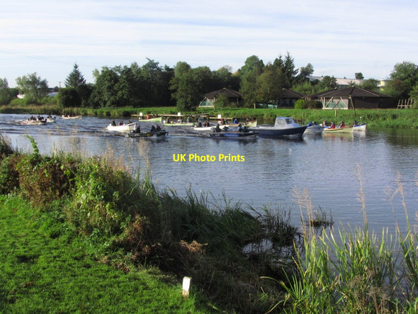 Photo 6"x4" Enniskillen - Fishermen in a flotilla on R Erne Enniskillen c2013