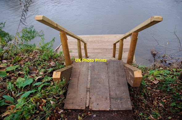 Photo 6"x4" Steps down to fishing platform on the River Severn, Bewdley, Worcs Bewdley\/SO7875 c2013