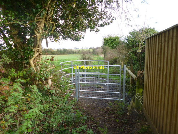 Photo 6"x4" Middle Winterslow, kissing gate East Winterslow c2013