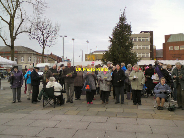 Photo 6"x4" Church Carol Singers on Hyde Civic Square Hyde\/SJ9494 c2013