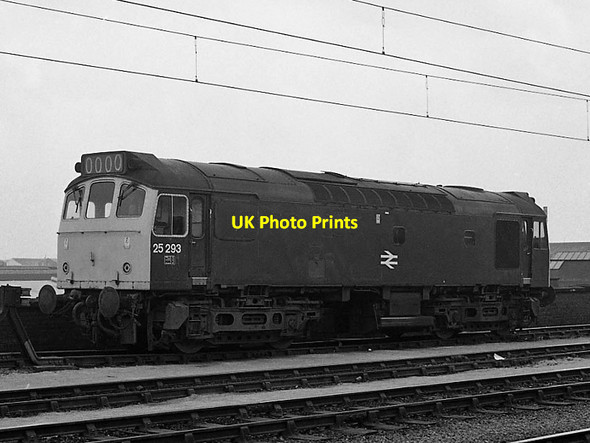 Photo 6"x4" Diesel locomotive at Wolverhampton station - 1976 Wolverhampton c1976