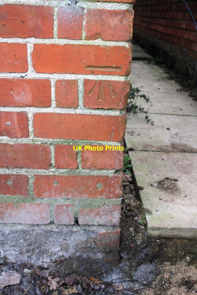 Photo 6"x4" Benchmark on #49 Wantage Road Wallingford c2013