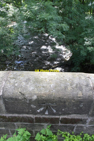 Photo 6"x4" Bishopdale Beck viewed over southern parapet of Hestholme Bridge Aysgarth c2013