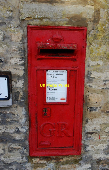 Photo 6"x4" George V wall-mounted postbox, The Avenue, Cirencester, Glos Cirencester c2013
