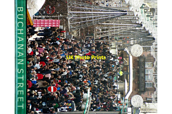 Photo 6"x4" Boxing Day shoppers on Buchanan Street Glasgow c2013