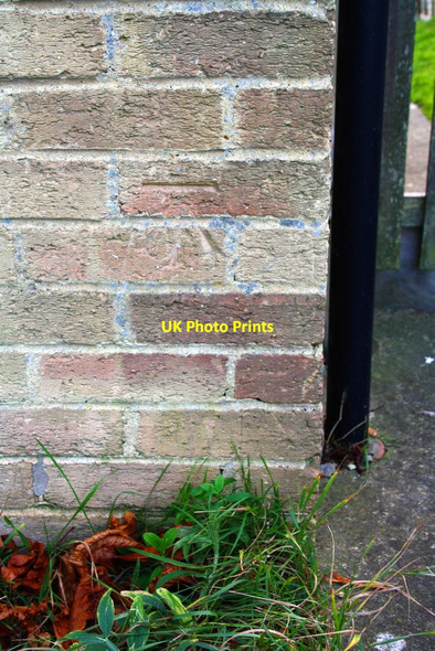 Photo 6"x4" Benchmark on #40 Harcourt Road Wantage c2013