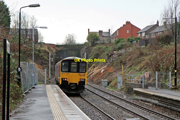 Photo 6"x4" Northern Rail Class 150, 150113, Thatto Heath railway station St Helens\/SJ5095 c2013