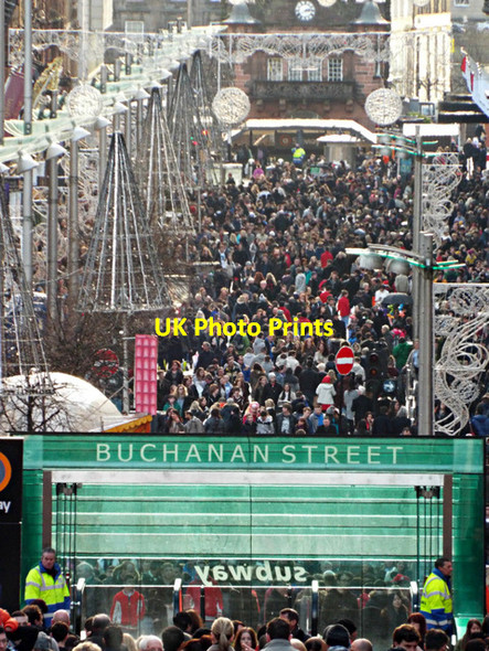 Photo 6"x4" Boxing Day shoppers on Buchanan Street Glasgow c2013