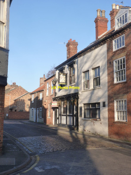 Photo 6"x4" The Golden Lion, Millgate Selby c2013