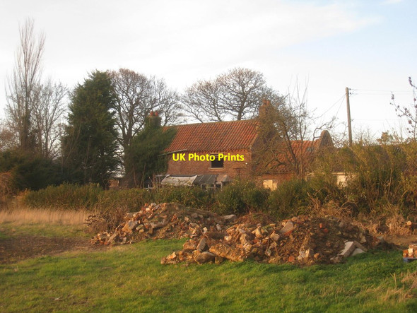 Photo 6"x4" Derelict farm Donna Nook c2014