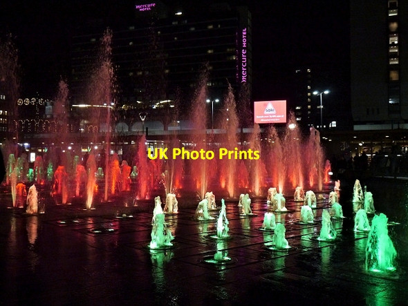 Photo 6"x4" Piccadilly Gardens Fountains at Christmas (6) Manchester c2014
