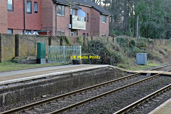 Photo 6"x4" End of platform, Hawarden railway station Hararden\/Penarl\u00e2g c2014