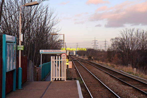 Photo 6"x4" End of platform, Shotton High Level railway station Connah's Quay c2014