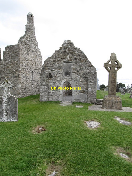 Photo 6"x4" The western facade of Temple Hurpan and the South Cross at Clonmacnoise Clonmacnoise c2013
