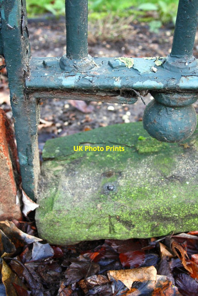 Photo 6"x4" Benchmark on wall outside Radley Court, London Road Reading c2014