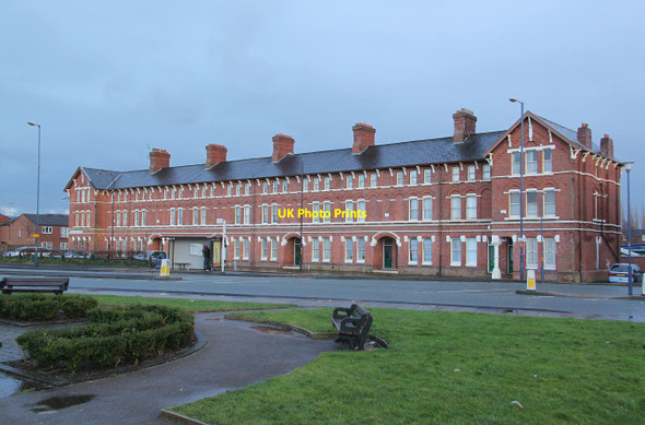 Photo 6"x4" Twelve Apostles Terrace, Trafalgar Square Ashton-Under-Lyne c2014 P1