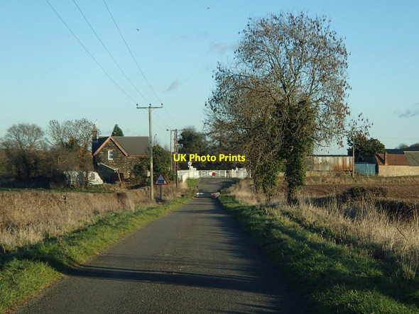 Photo 6"x4" Lane towards Norwood level crossing Model Village\/SK5273 c2014