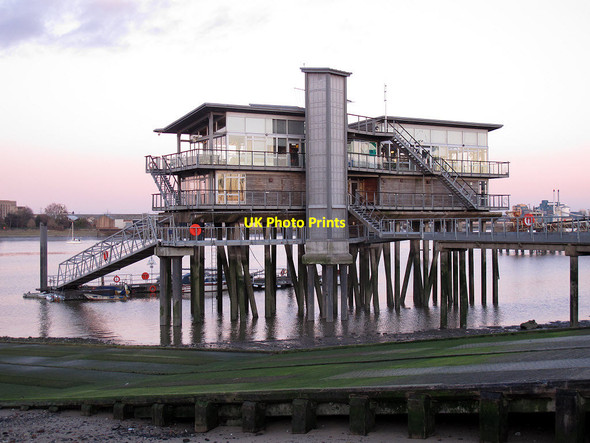 Photo 6"x4" Greenwich Yacht Club at low water Greenwich\/TQ3977 c2014