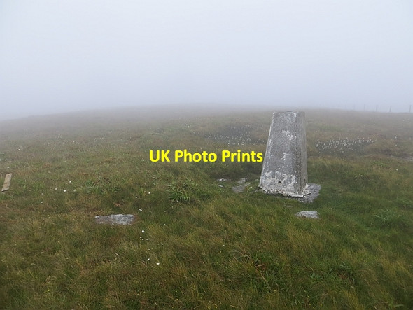 Photo 6"x4" Triangulation pillar, Valla Field Westing\/HP5705 c2013