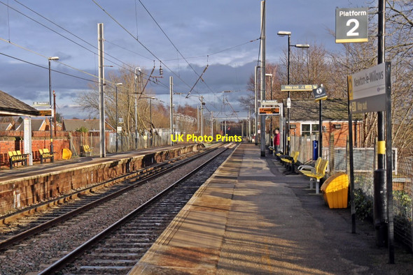 Photo 6"x4" Along platform 2, Newton-Le-Willows railway station Newton-Le-Willows\/SJ5895 c2014