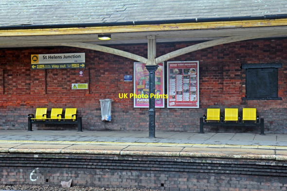 Photo 6"x4" Sheltered seating, St. Helens Junction railway station Sutton\/SJ5393 c2014