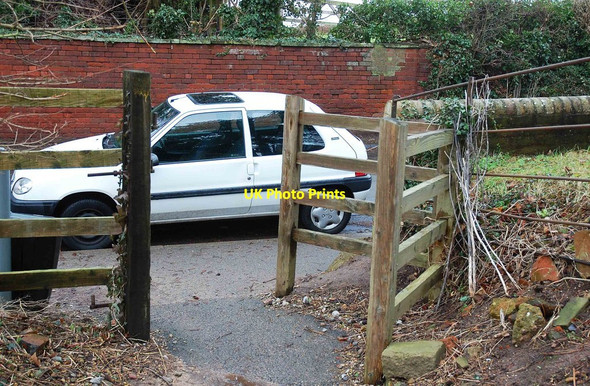 Photo 6"x4" Entrance to access path to the Mug House from Cornmeadow Lane, Claines, Worcs Claines c2013