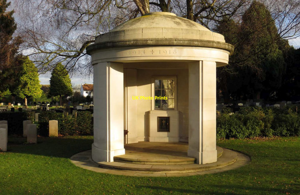 Photo 6"x4" War graves shelter in Botley Cemetery Botley\/SP4805 c2013