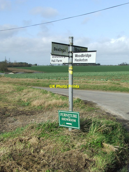 Photo 6"x4" Direction Sign Woodbridge\/TM2649 c2014