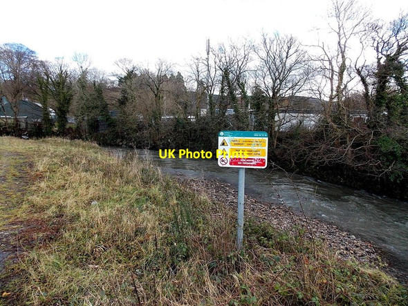 Photo 6"x4" Riverbank danger notice, Aberdare Aberdare\/Aberdar c2014