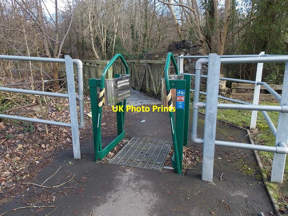 Photo 6"x4" Width barrier, Robertstown, Aberdare Aberdare\/Aberdar c2014