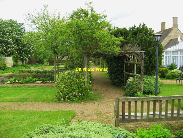 Photo 6"x4" The garden of the Haycock Hotel, London Road, Wansford Wansford\/TL0799 c2012