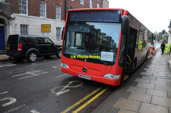 Photo 6"x4" Temporary Bus Shelter Worcester c2014