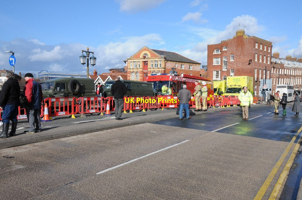 Photo 6"x4" Emergency vehicles on Worcester Bridge Worcester c2014