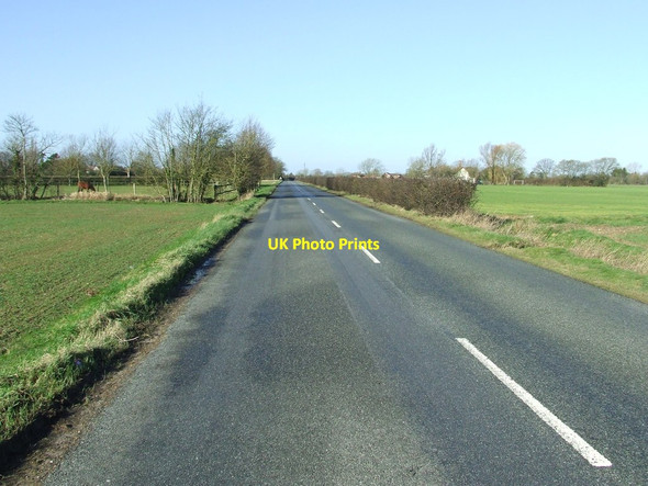 Photo 6"x4" Straight Road Wilby\/TM2472 c2014