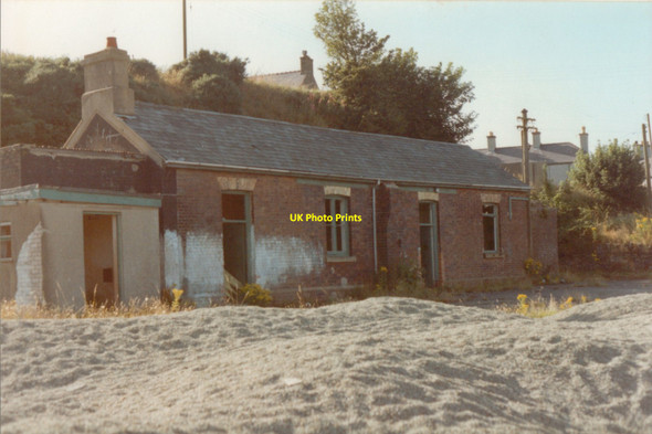 Photo 6"x4" Llanerchymedd station building Llanerchymedd c1994