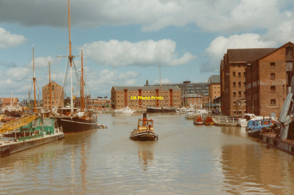 Photo 6"x4" Gloucester docks Gloucester c1993