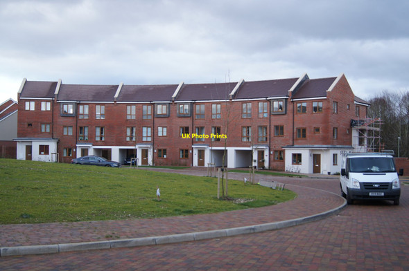 Photo 6"x4" Housing in a round Basingstoke c2014