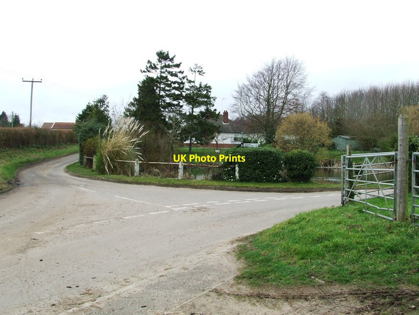 Photo 6"x4" Road Junction And Pond Wickham Market c2014