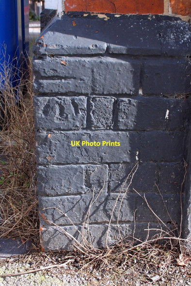 Photo 6"x4" Benchmark on Ptolomy House, Reading Road Wallingford c2014