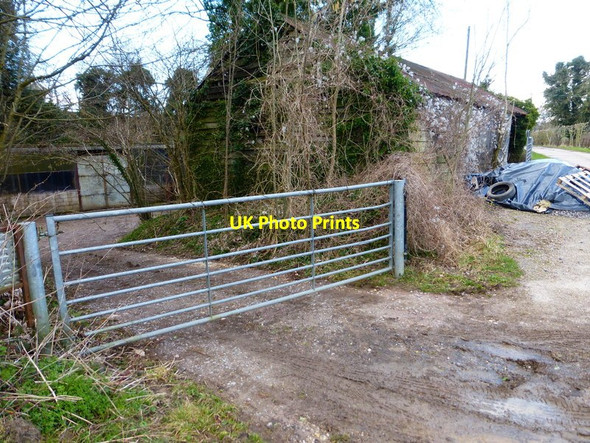 Photo 6"x4" Footpath by farmyard at Peak Farm Privett\/SU6726 c2014
