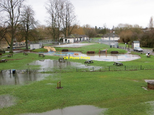 Photo 6"x4" Car by the paddling pool Wallingford c2013