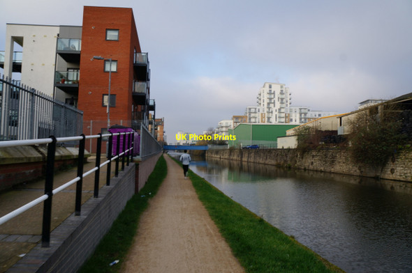 Photo 6"x4" Limehouse Cut Poplar\/TQ3780 c2014