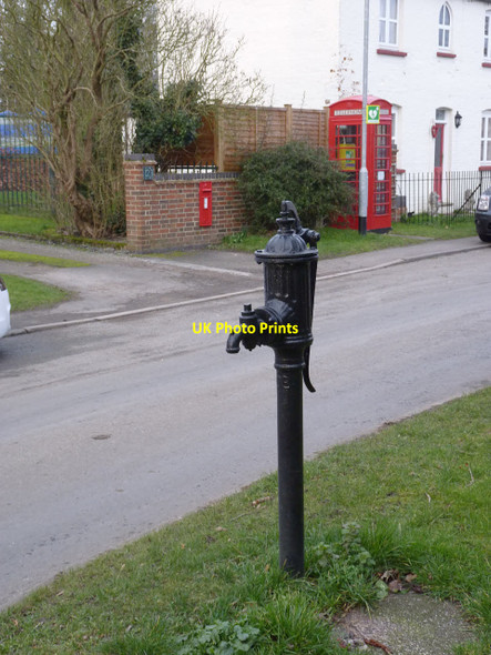 Photo 6"x4" Village pump, Grimston Grimston\/SK6821 c2014